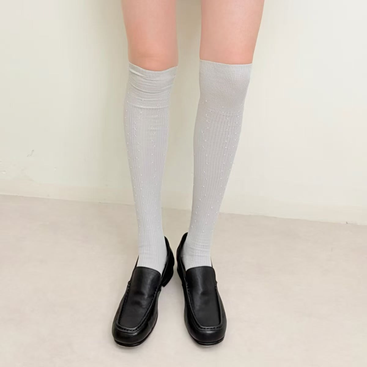 Limiseven Pearl Studded Simple Style Over-the-Knee Slouch Socks