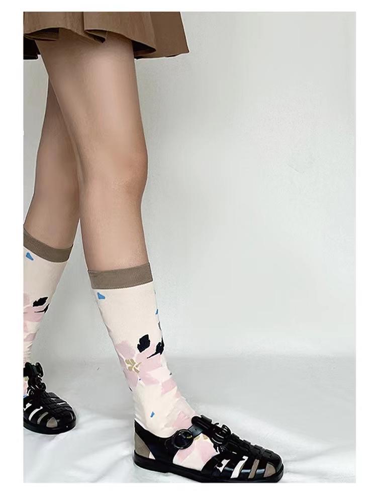 LIMISEVEN · Muted-Tone Hand-Drawn Floral Calf Socks