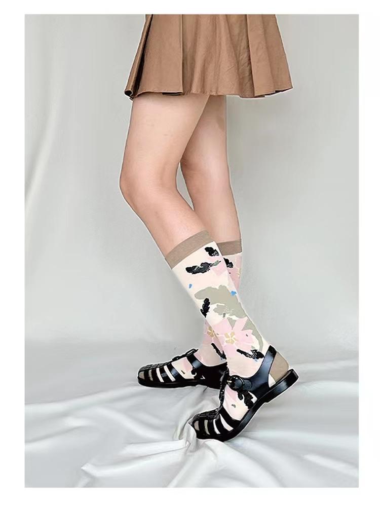 LIMISEVEN · Muted-Tone Hand-Drawn Floral Calf Socks