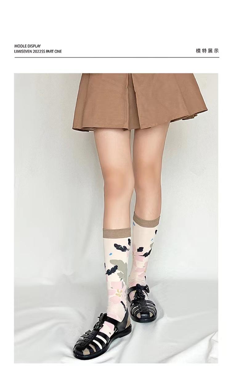 LIMISEVEN · Muted-Tone Hand-Drawn Floral Calf Socks