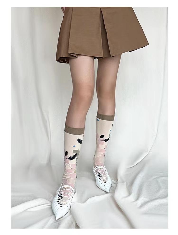 LIMISEVEN · Muted-Tone Hand-Drawn Floral Calf Socks