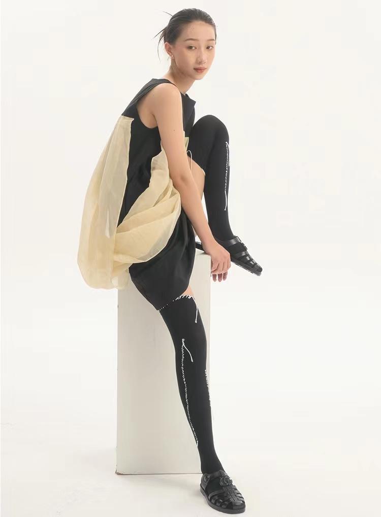 LIMISEVEN · Hand-Stitched Irregular-Line Knee-High Socks