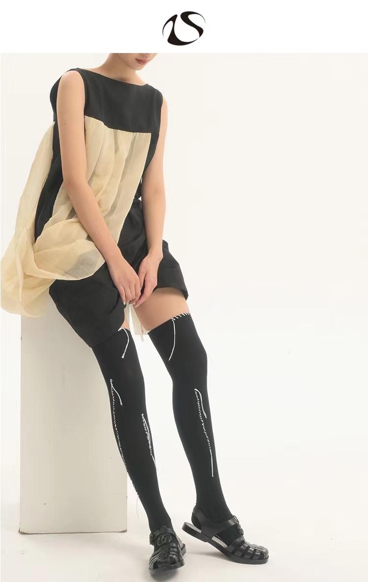 LIMISEVEN · Hand-Stitched Irregular-Line Knee-High Socks
