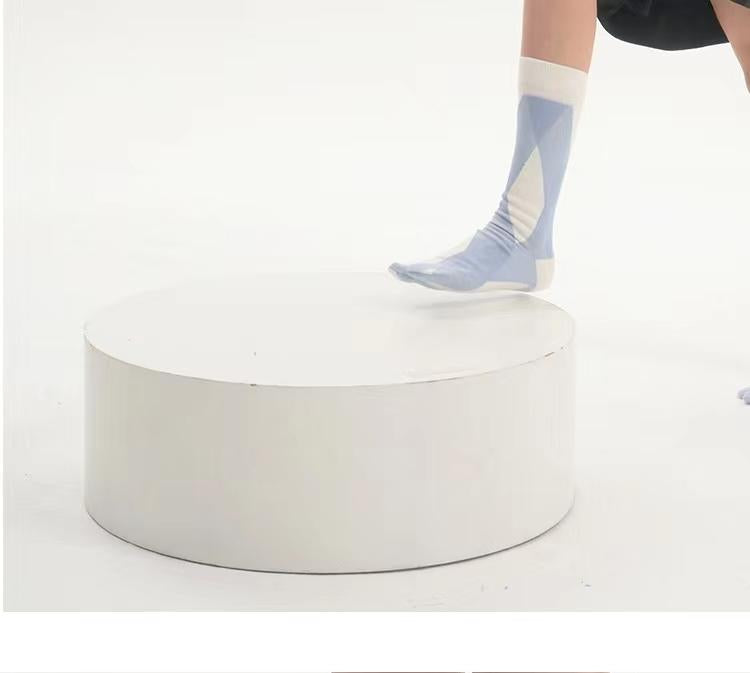 LIMISEVEN · Fresh Plaid Diamond Split-Toe Socks