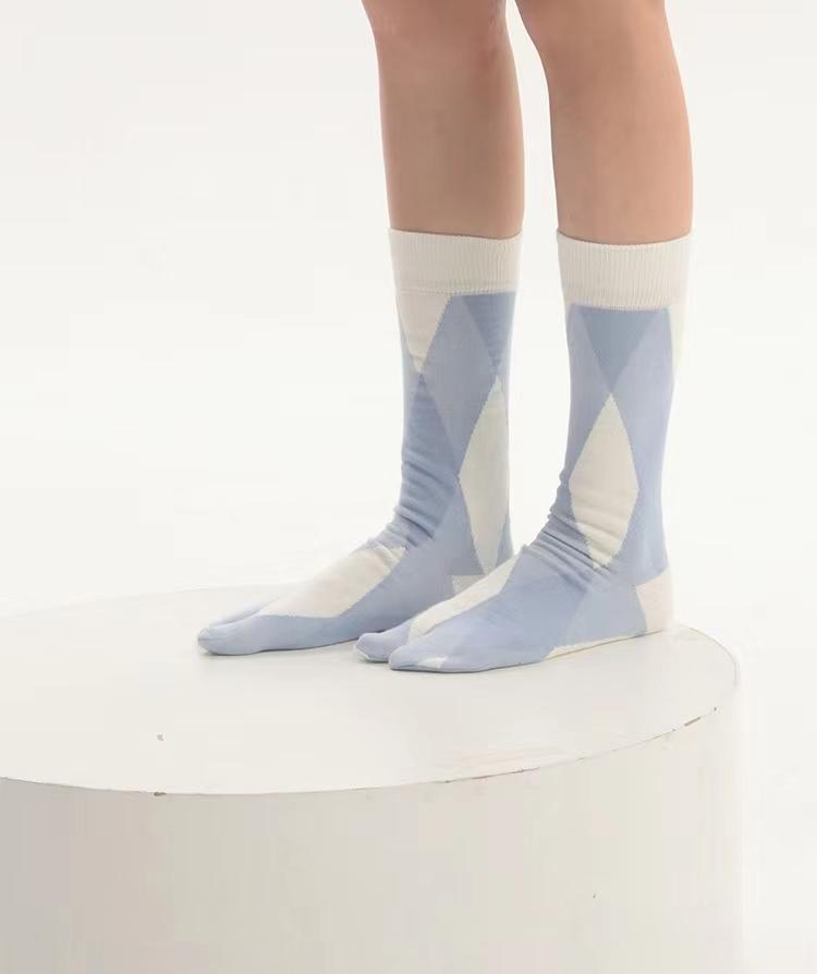 LIMISEVEN · Fresh Plaid Diamond Split-Toe Socks