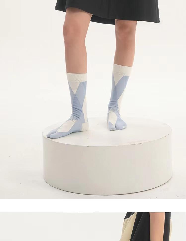 LIMISEVEN · Fresh Plaid Diamond Split-Toe Socks