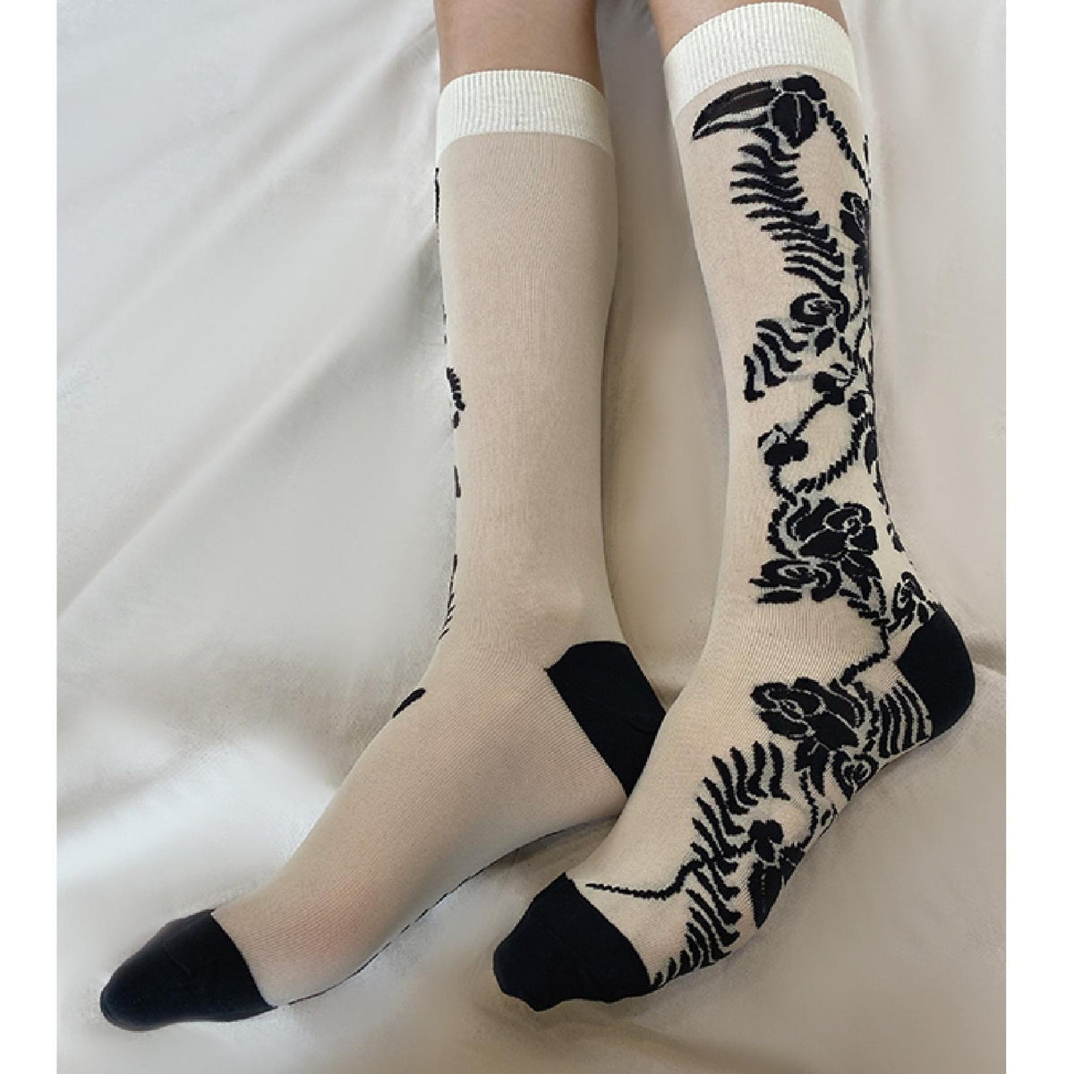 LIMISEVEN · Vintage Chinese Floral Lightweight Socks