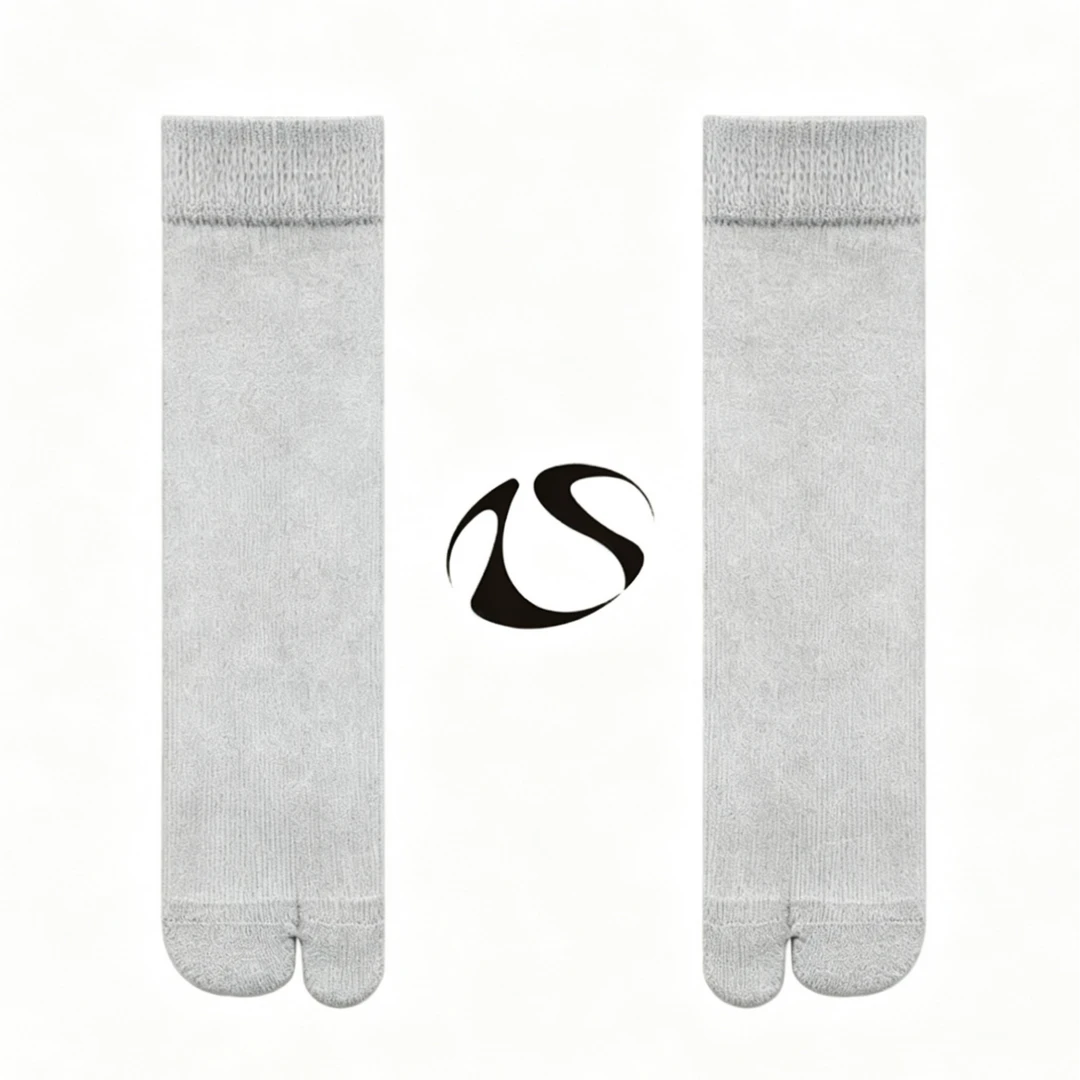 LIMISEVEN · Lightweight Solid-Color Split-Toe Socks