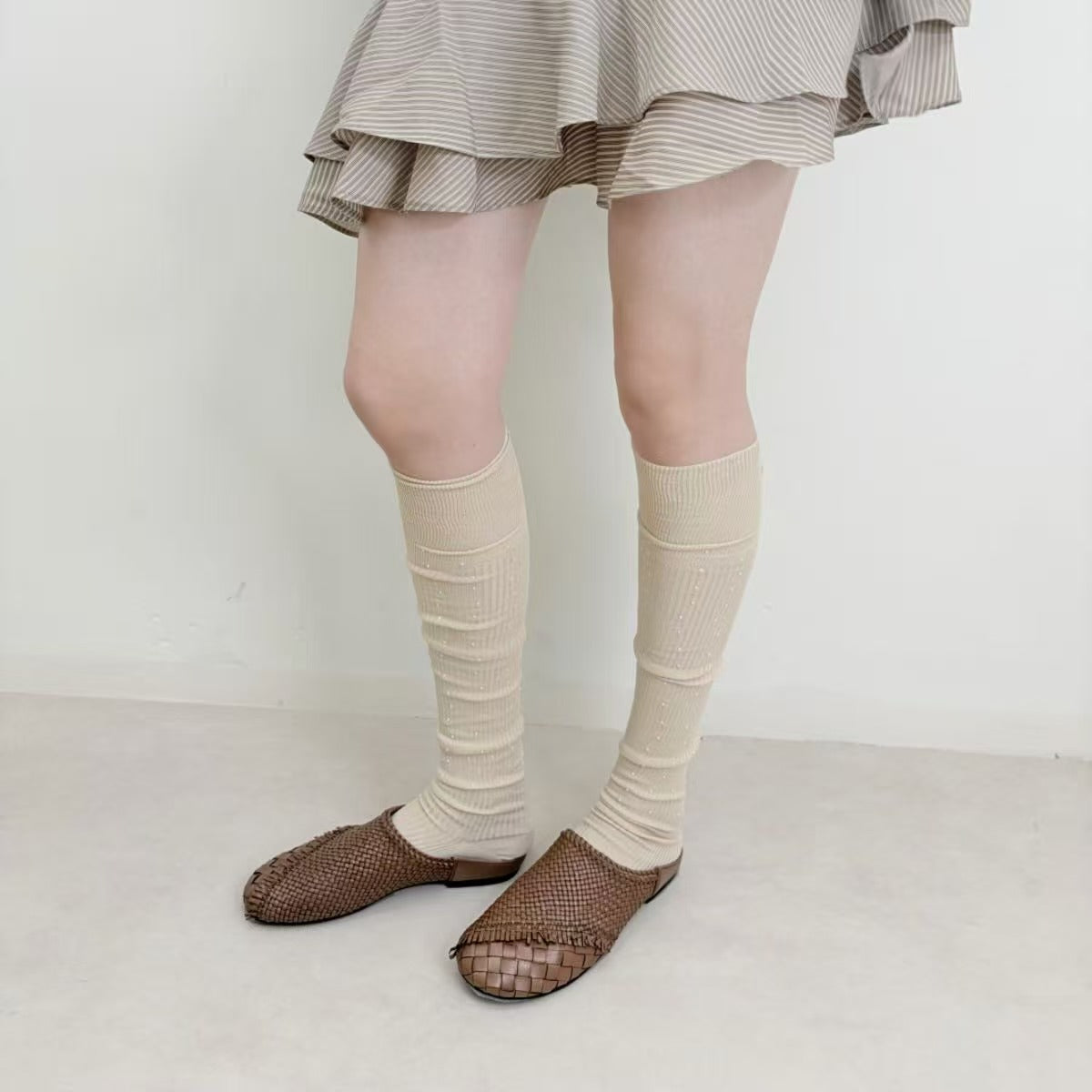 Limiseven Pearl Studded Simple Style Over-the-Knee Slouch Socks