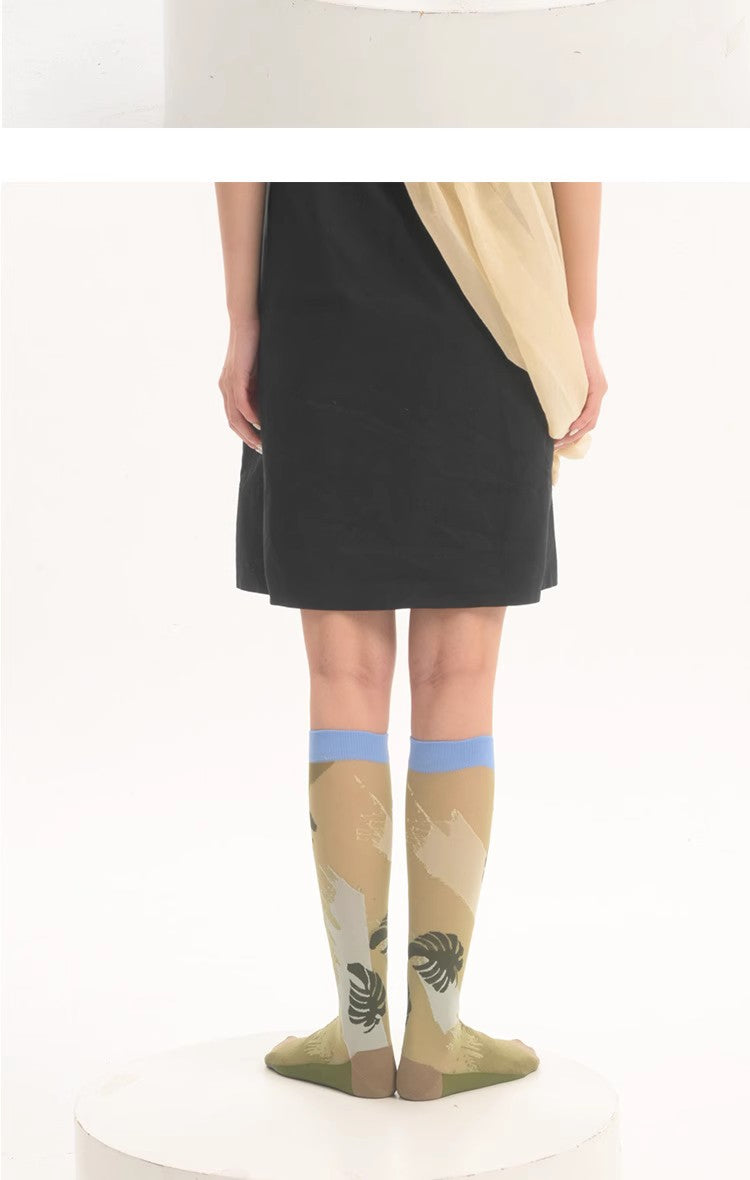 LIMISEVEN Design Hand-Drawn Leaf Color-Block Knee-High Socks